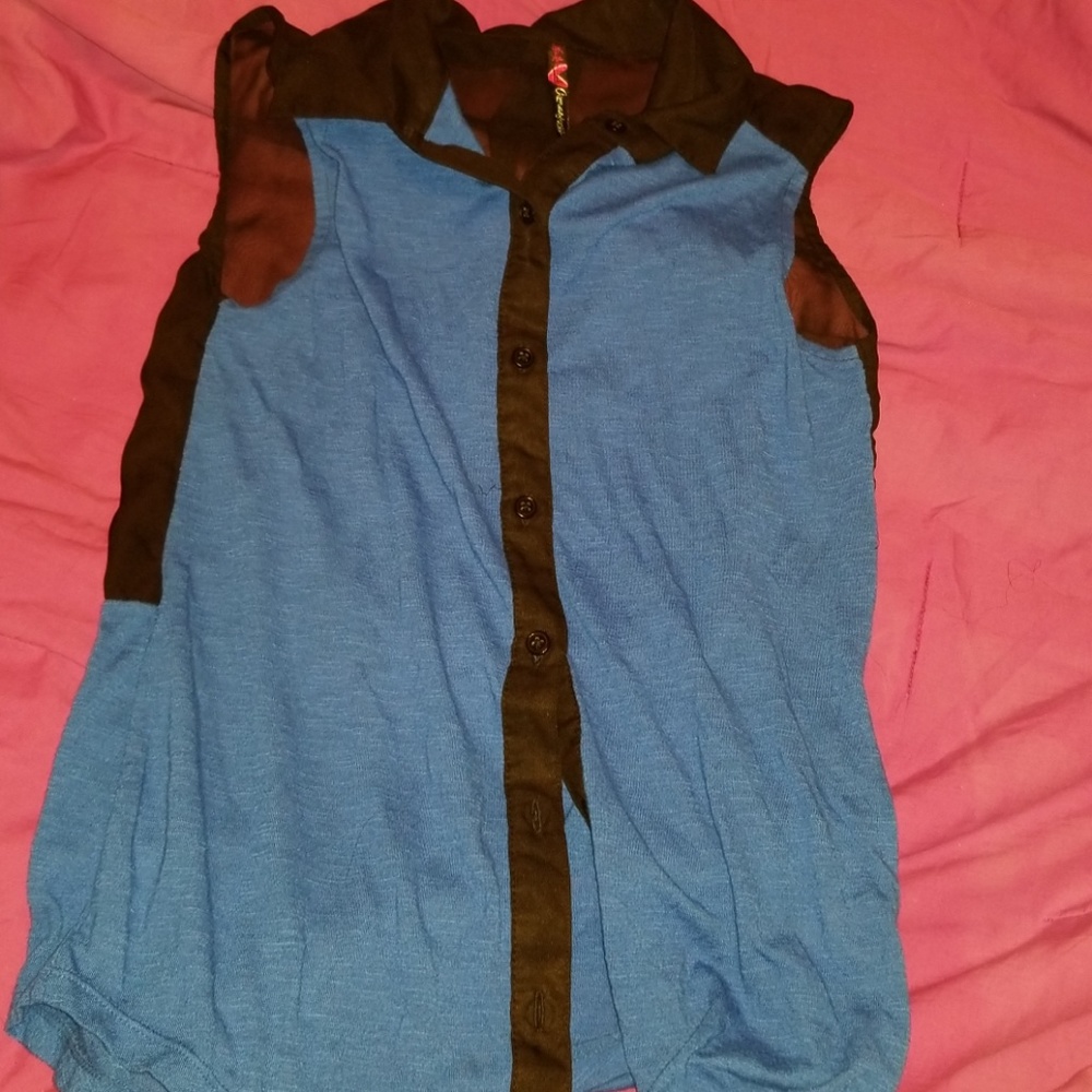 Sleevles Blouse